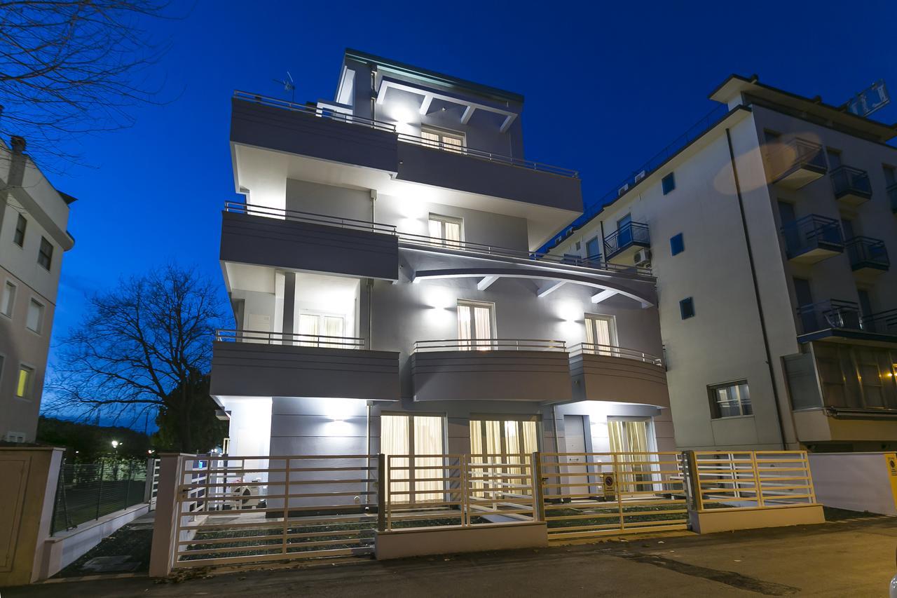 Residenza Riva Azzurra Aparthotel Rimini Exteriör bild